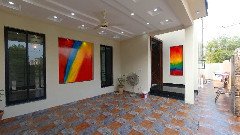 Corner 10 Marla House In Central Formanites Housing Scheme For Sale 4