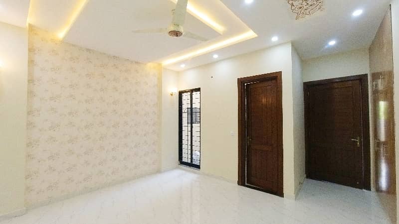 Corner 10 Marla House In Central Formanites Housing Scheme For Sale 12