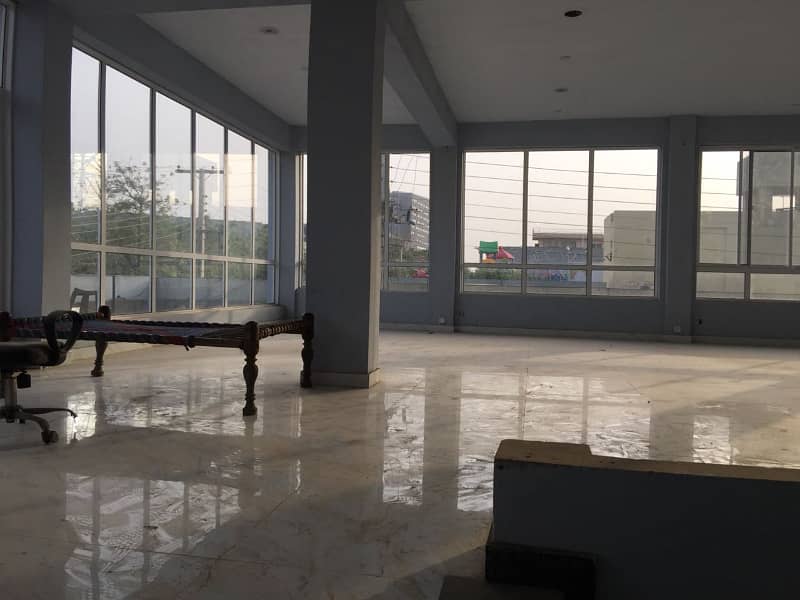 9000 SQFT COMMERCIAL PAID BUILIDING FOR RENT 6