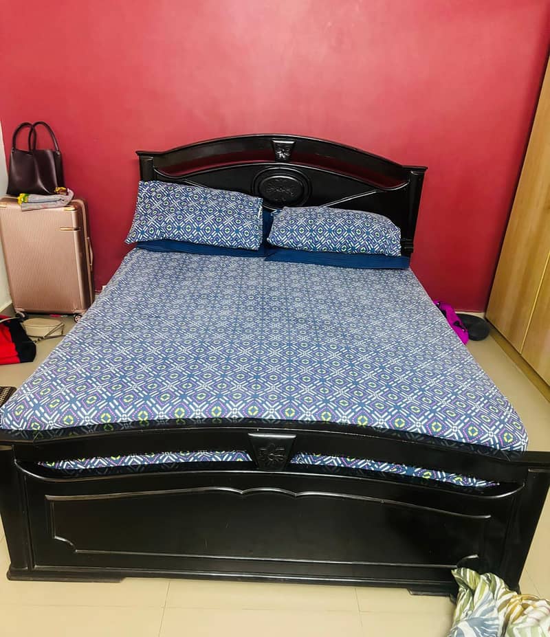 BED / DRESSING,  GOOD CONDITION, HEAVY WOOD 0