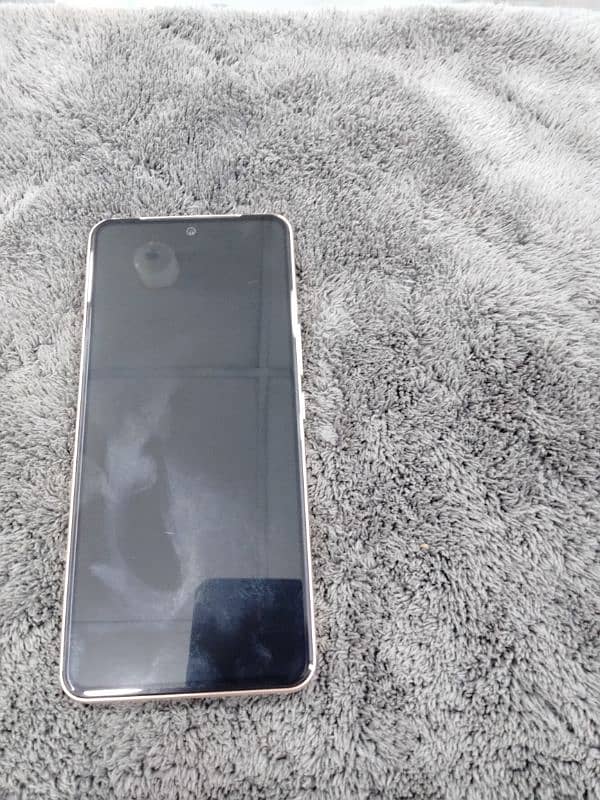 I am selling my phone vivo V29e 5G 1