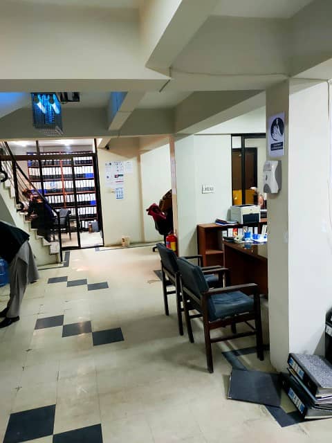 G-9 BEST LOCATION 800 SQ. FEET OFFICE REASOABLE RENT 5