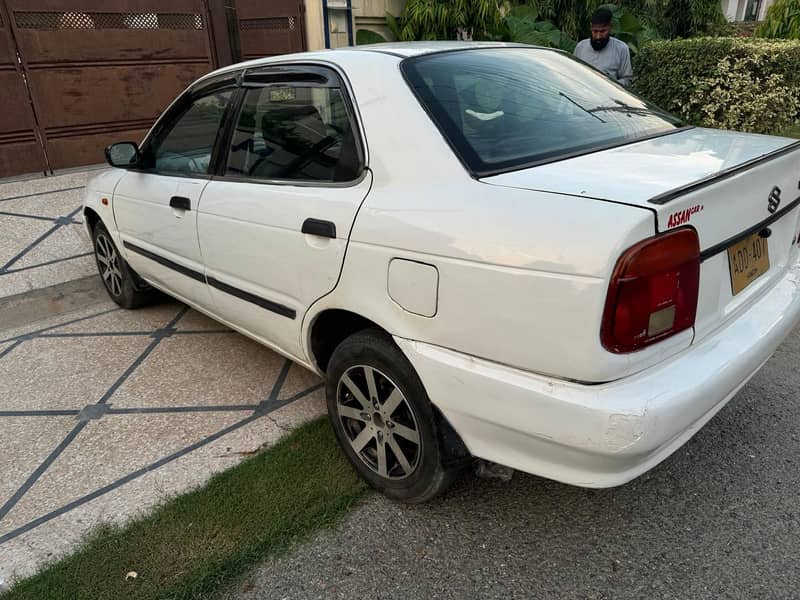 Suzuki Baleno Saloon 2001 3