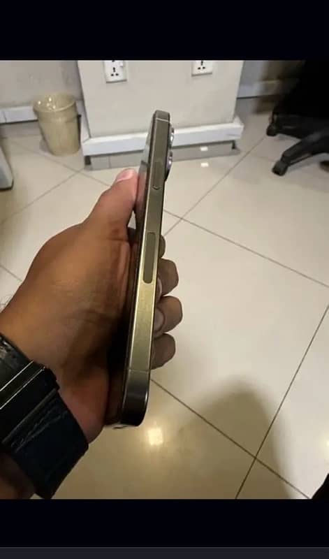 iPhone 15 pro max 256gb 4mnth sime time LLA non active 1