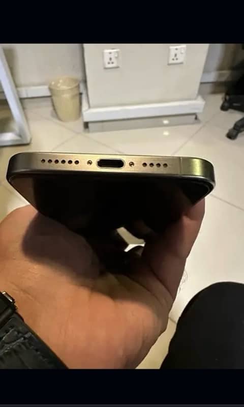 iPhone 15 pro max 256gb 4mnth sime time LLA non active 4