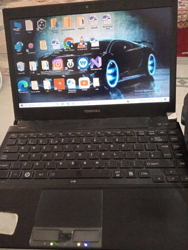 Toshiba laptop 4 gb ram 256 gb rom window 10 1