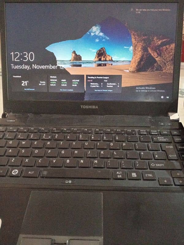 Toshiba laptop 4 gb ram 256 gb rom window 10 2