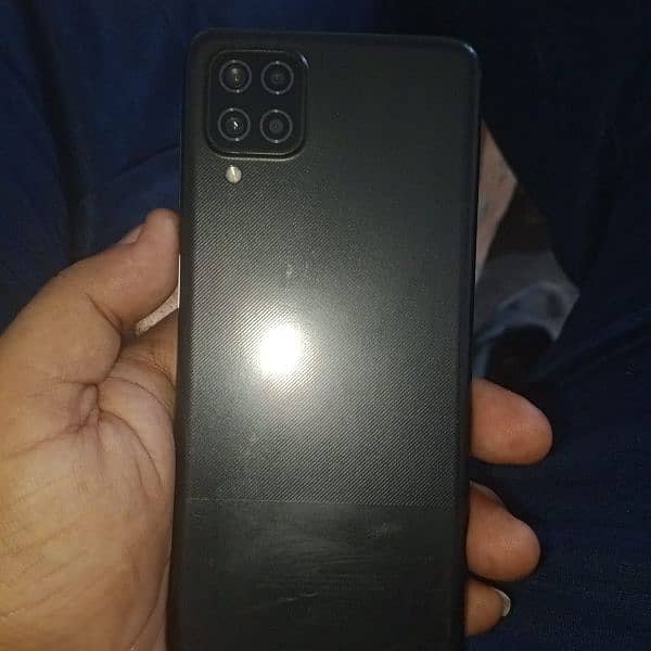 Samsung A12 4/128 me hai 5