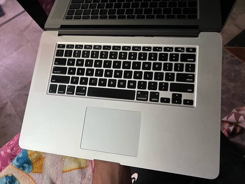 MacBook Pro 15” Retina Mid  14 9