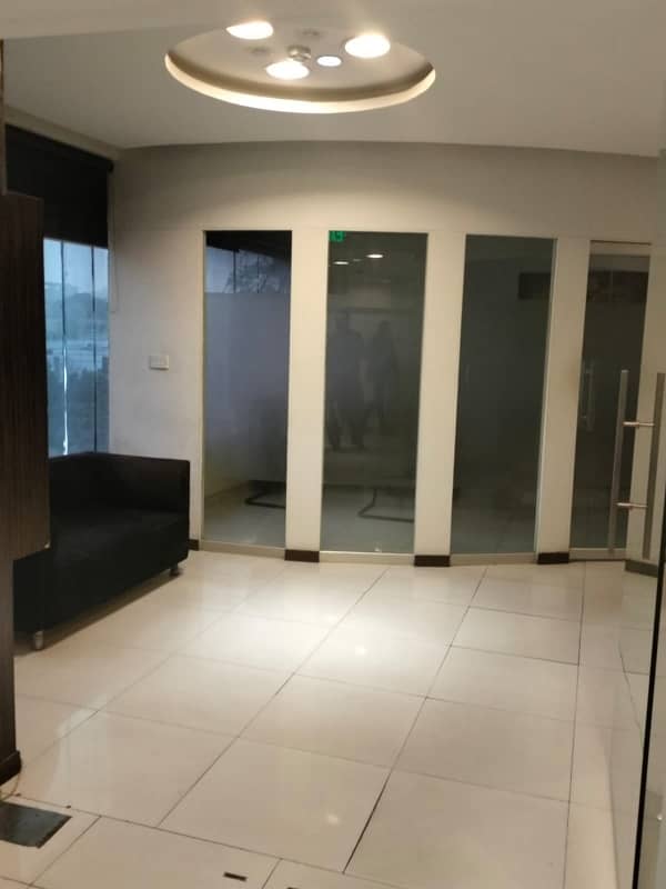 Gulberg Fully Furnished 1010swft For Rent Best Location On Main Boulevard 4