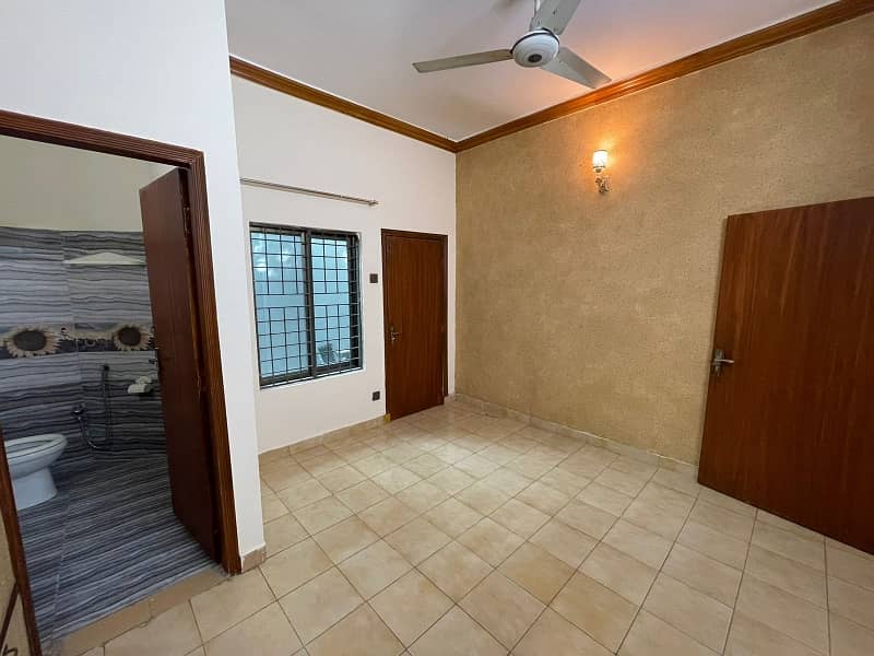 Rahman Garden Close To Avenue Mall 5.5 Marla House For Sale 3 Bedrooms Gated Community 8