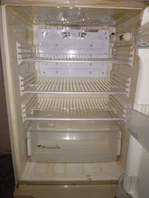 Pell refrigerator for sale in Karachi with good condition no issue 1