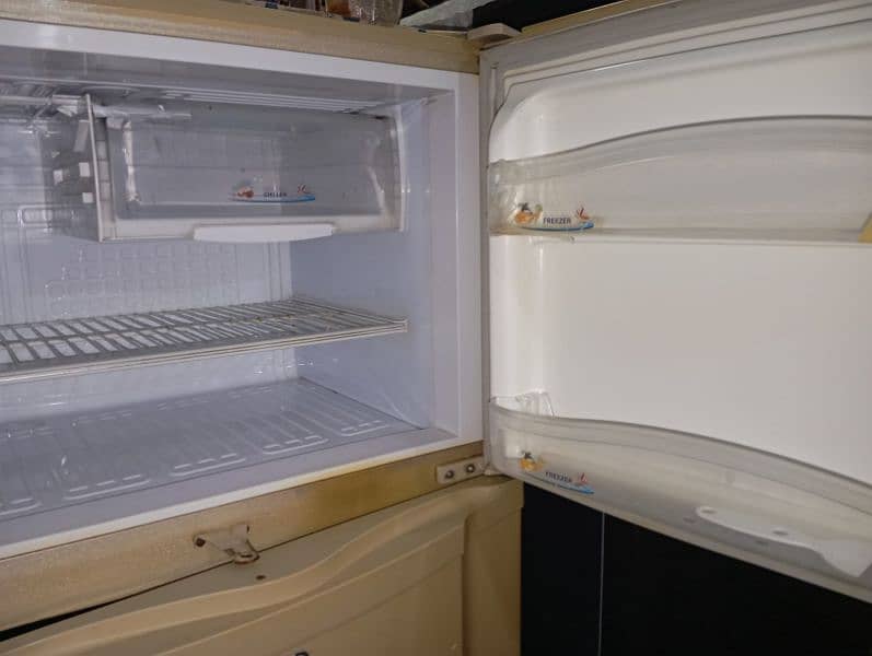 Pell refrigerator for sale in Karachi with good condition no issue 3