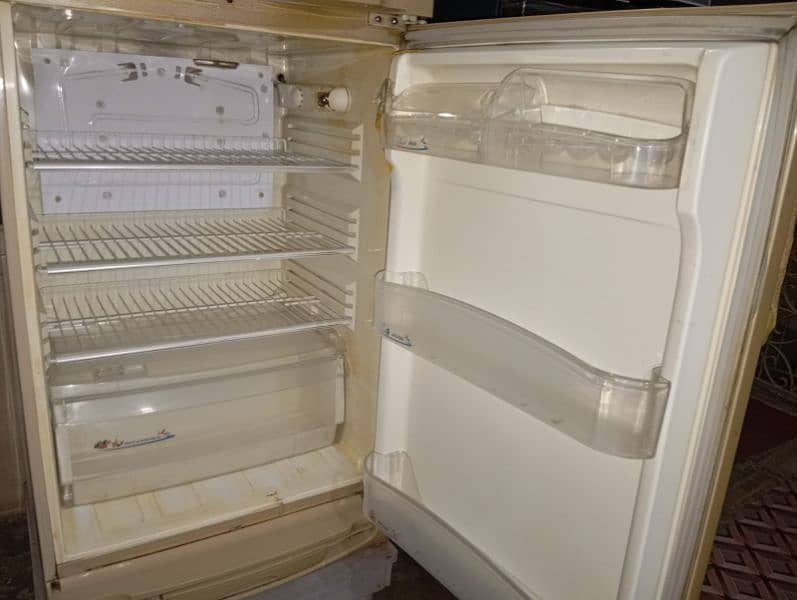 Pell refrigerator for sale in Karachi with good condition no issue 4