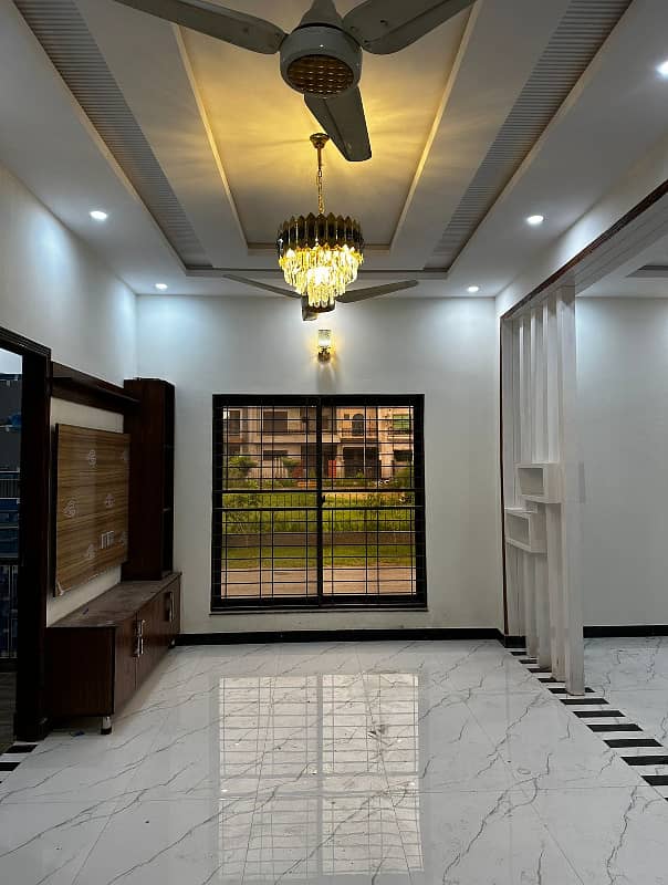 5 Marla Beautifully designed house For Rent In Park View City Lahore. 4