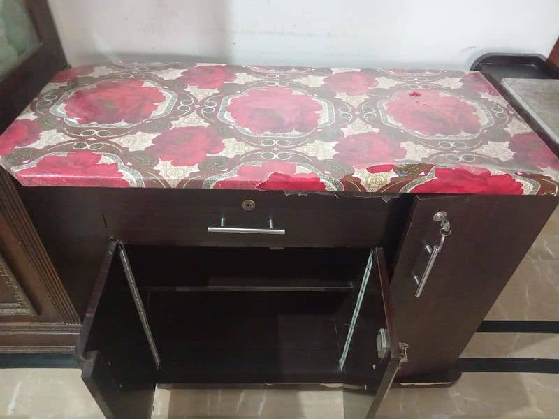 Iron wooden stand for Sale 1