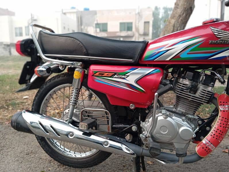 Honda CG 125 2023 model October month purchase brand new condition 3