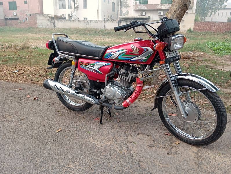 Honda CG 125 2023 model October month purchase brand new condition 4