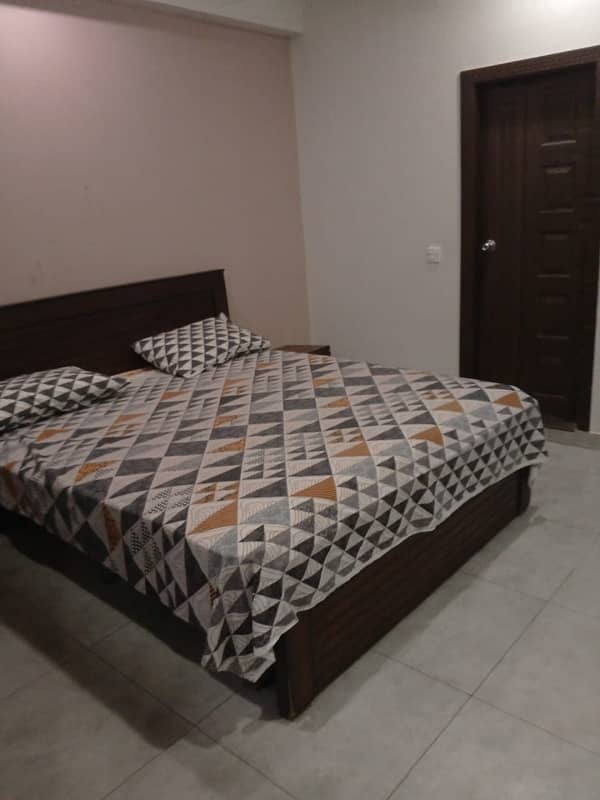 Per day flats studio full furniched apartment available for rent 3