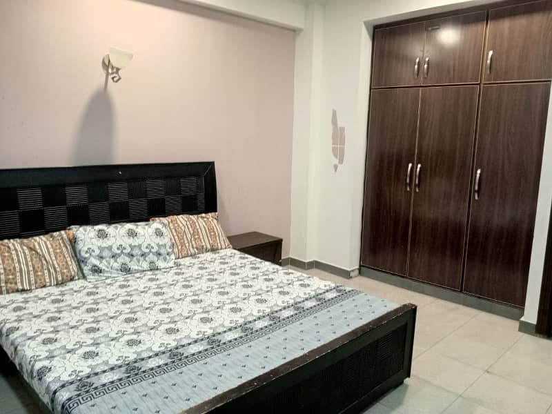 Per day flats studio full furniched apartment available for rent 4