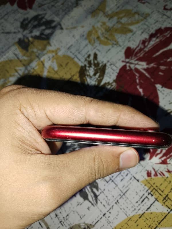 iphone XR Red edition 3