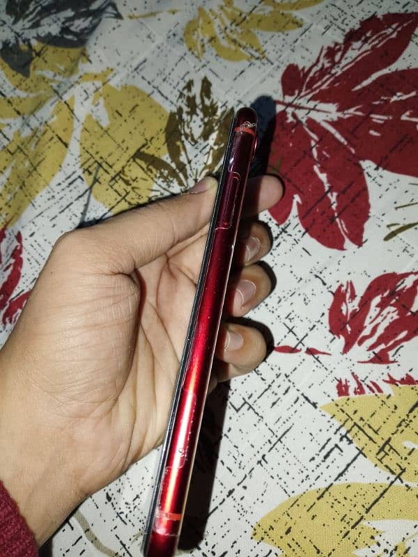 iphone XR Red 4