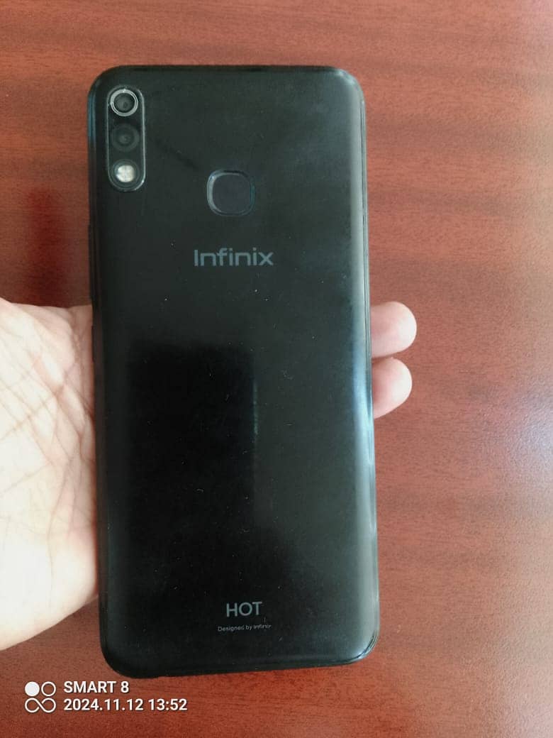 Infinix Hot 8 Lite 2/32GB screen pe dots hain 2