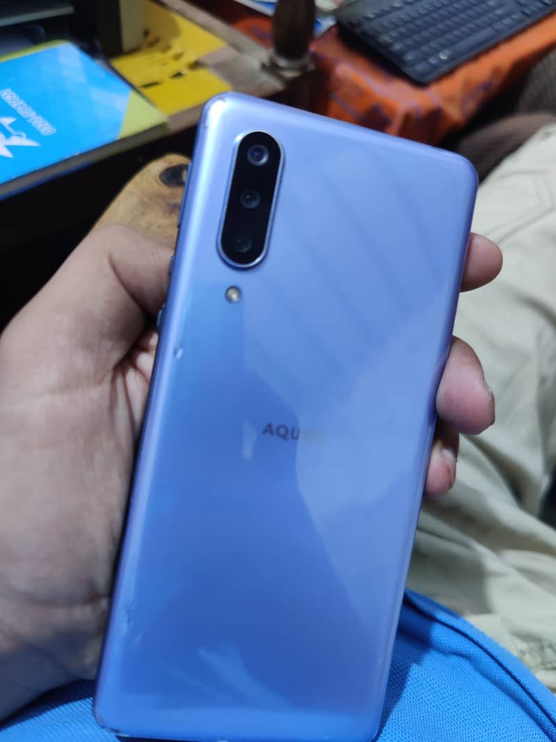 Aquos Zero 5G Basic 1