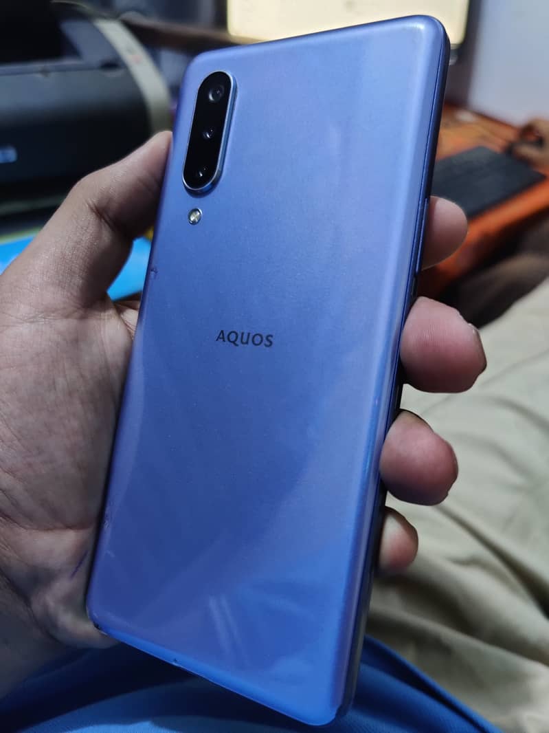 Aquos Zero 5G Basic 5