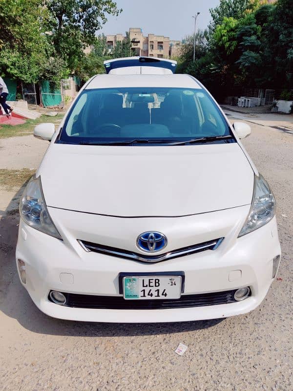 7 seater  hybrid Toyota Prius Alpha 12