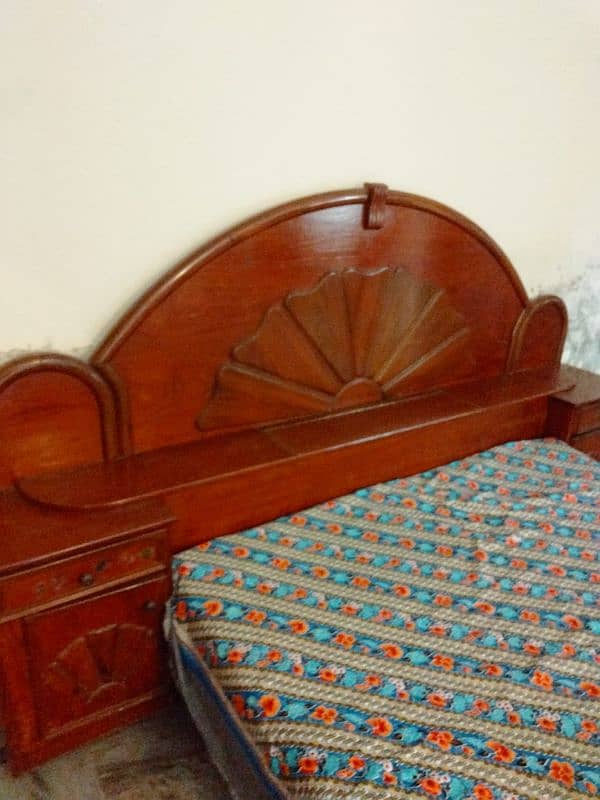 Bed and Showcase for sale in good condition 1