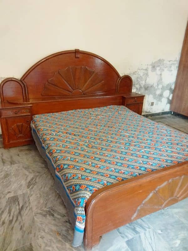 Bed and Showcase for sale in good condition 2