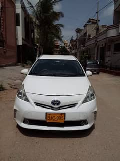 Toyota Prius Alpha 2013