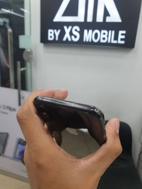 iphone xs. non PTA 64gb. 1