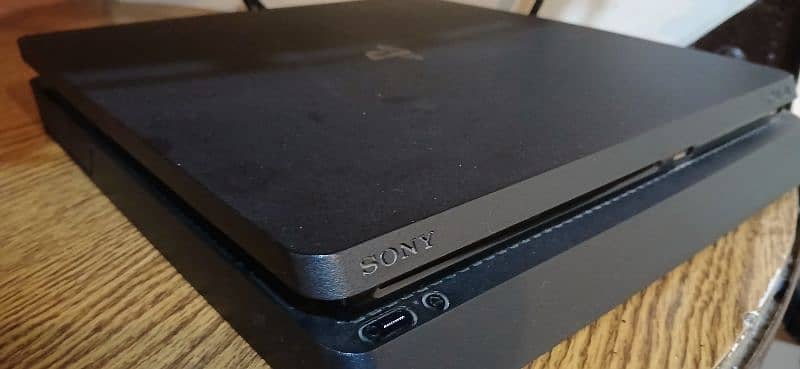 PS4 SLIM 500 GB With Games 8