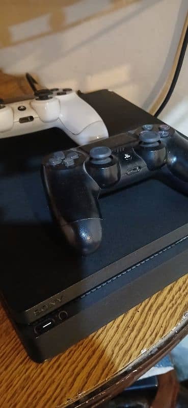 PS4 SLIM 500 GB With Games 9