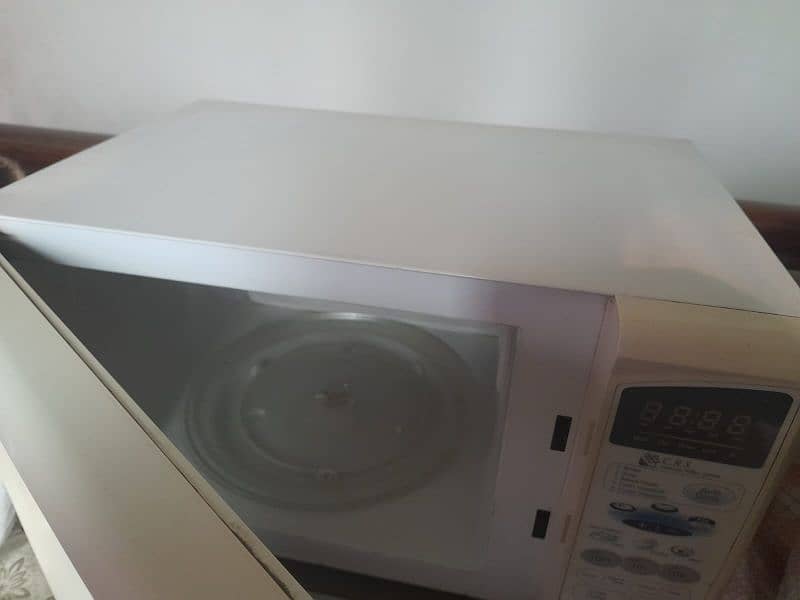 Dawlance Microwave Oven 1