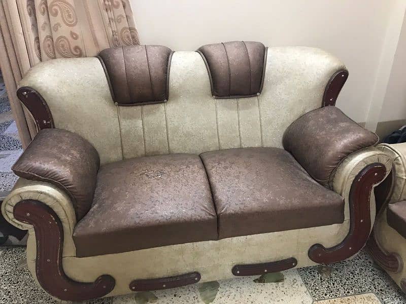 I am selling  7 seater sofa set 3