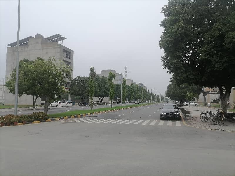 Avail Yourself A Great Facing Park 10 Marla Residential Plot In Wapda City - Block E 9