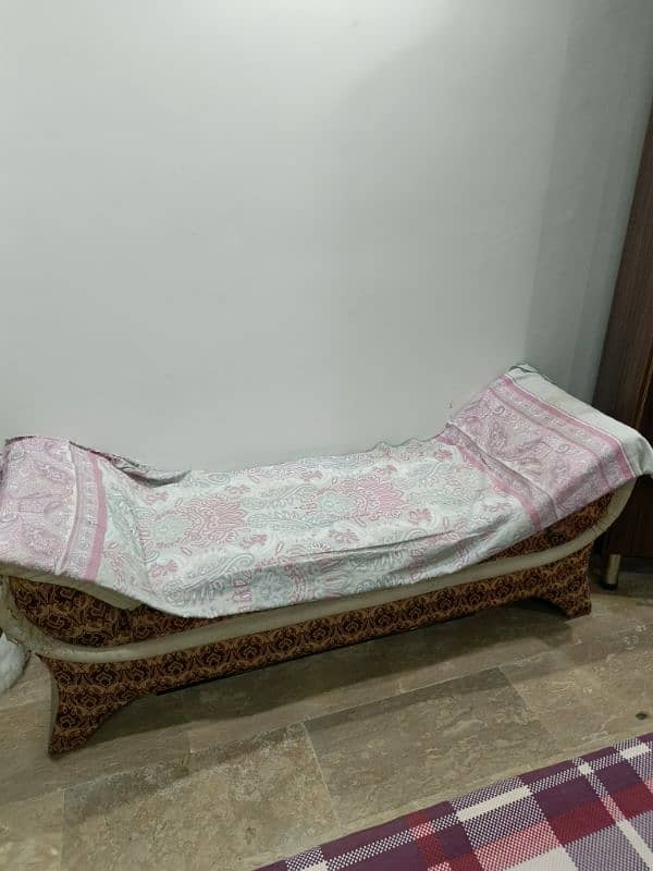 bed, dressing table, single sofa for sale 1