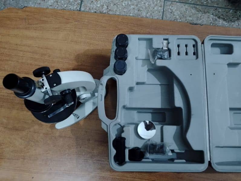 Microscope (laboratory operatus) 3