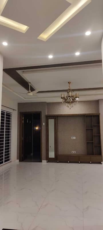 Brand New Luxury 1 Kanal Upper Portion For Rent in Rafi Block Bahria Town Lahore 3