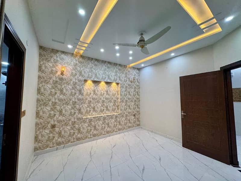 Final Rent 10 Marla Fabulous Upper Portion On Top Location For Rent In DHA Phase 1 Lahore 6