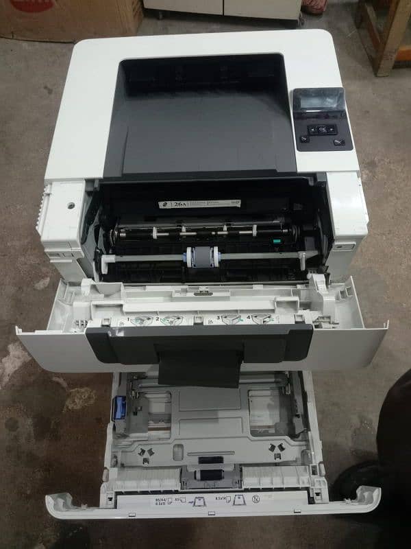 HP LASER JET PRO 4