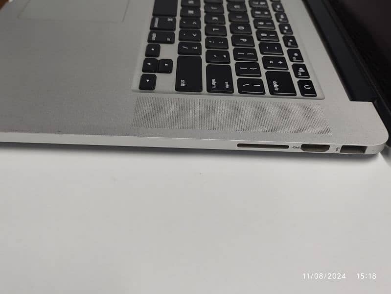 APPLE MACBOOK PRO 2