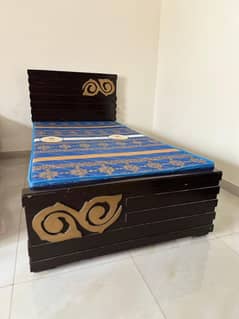 single bed with matress