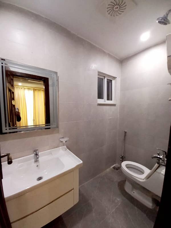 One bedroom VIP apartment for rent for 3to4 hours in bahria town 8