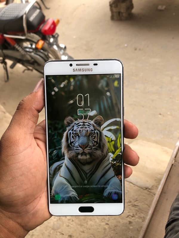 Samsung c9 pro 1