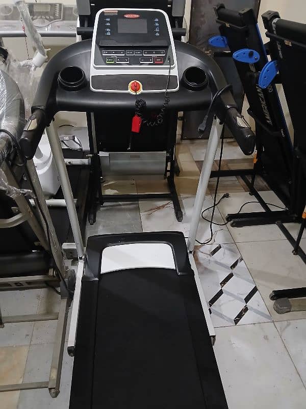 treadmils. (0309 5885468). gym cycles. spin bikes. ellapticals 3