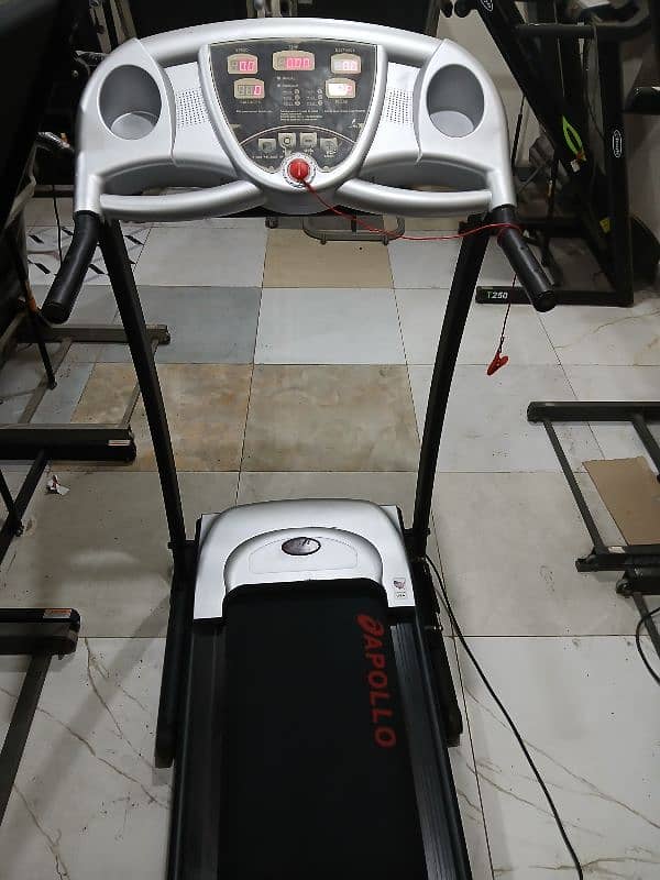 treadmils. (0309 5885468). gym cycles. spin bikes. ellapticals 9